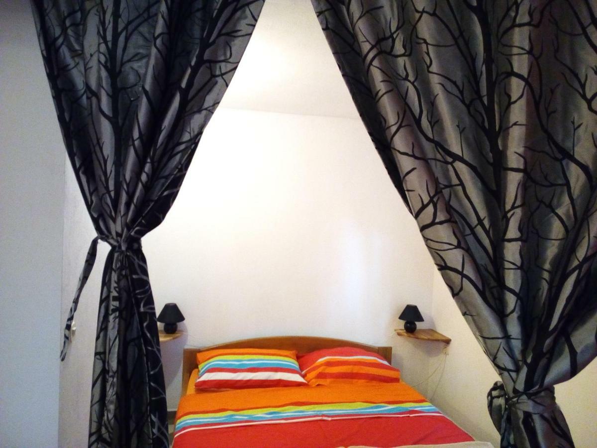 Studio Apartman Hrast Селине Экстерьер фото